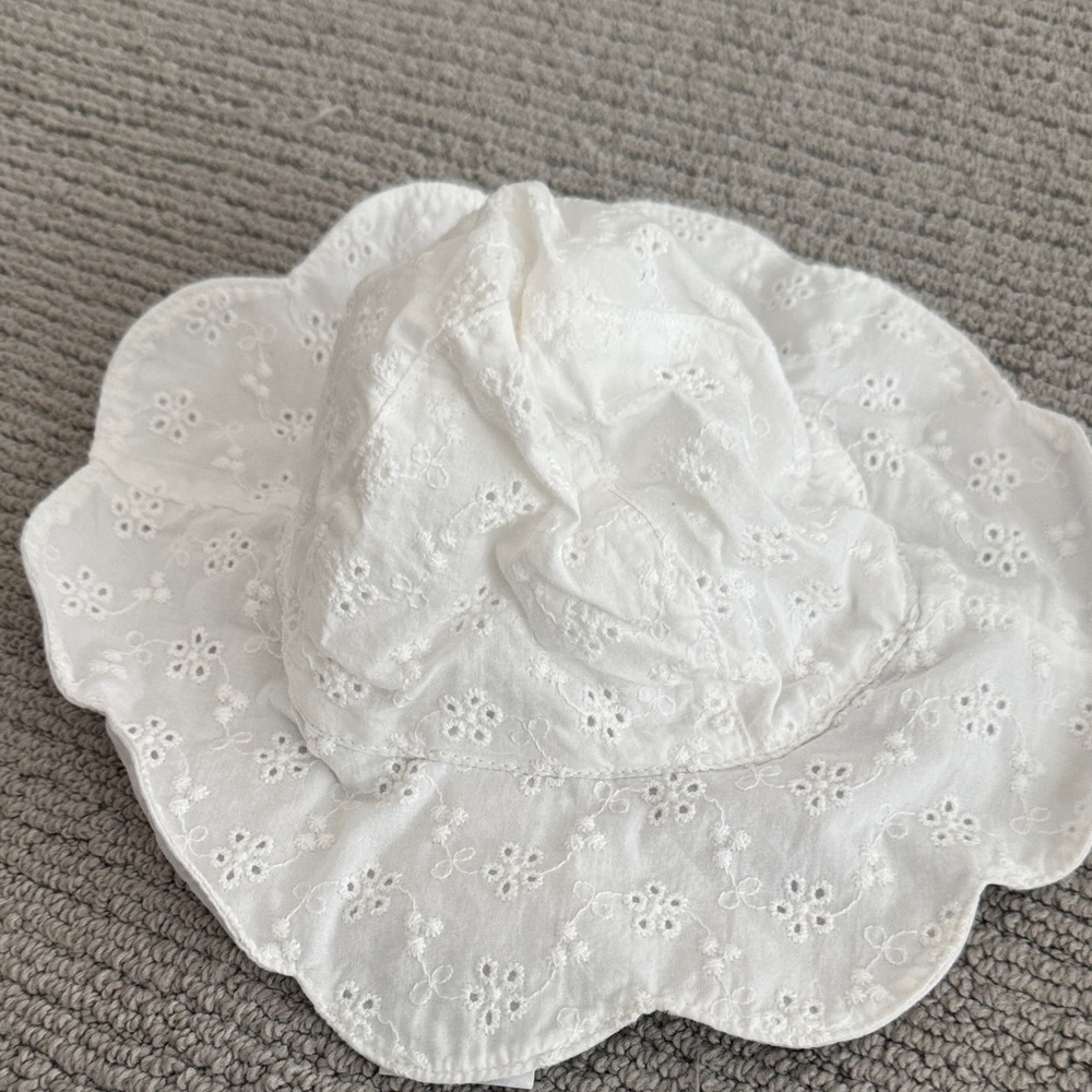 GAP White Eyelet Scalloped Sun Hat for Kids